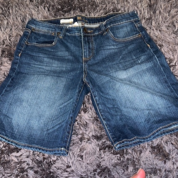 Kut from the Kloth Catherine
Boyfriend Shorts Womens 10
Cotton Stretch 5 Pocket - Picture 1 of 9